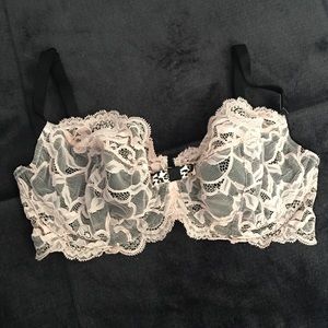 Victoria’s Secret 34D lace bra